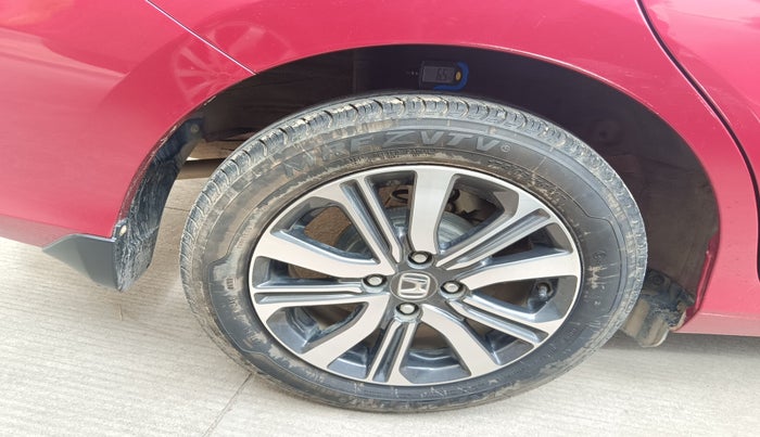 2022 Honda Amaze 1.2L I-VTEC VX CVT, Petrol, Automatic, 5,500 km, tyre