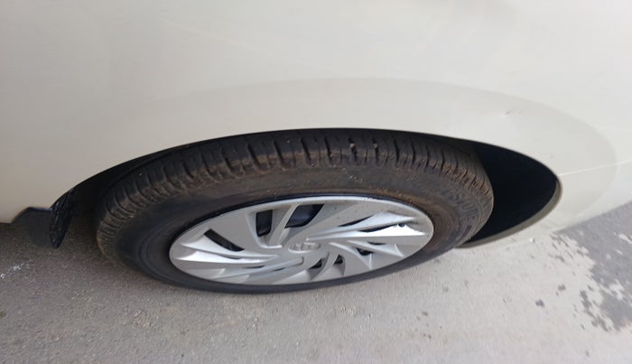 2021 Maruti Ertiga VXI SHVS, Petrol, Manual, 11,480 km, tyre