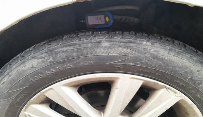 2013 Volkswagen Polo HIGHLINE1.2L, Petrol, Manual, 1,16,711 km, tyre