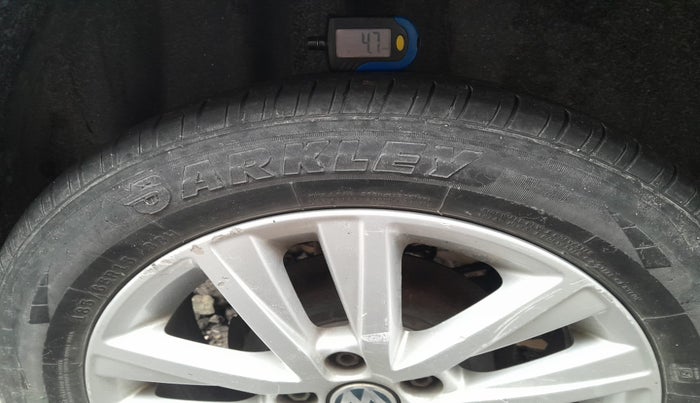 2013 Volkswagen Polo HIGHLINE1.2L, Petrol, Manual, 1,16,711 km, tyre