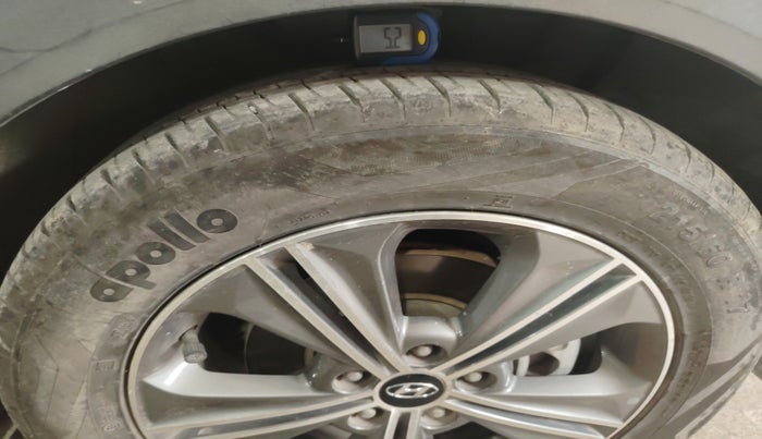 2016 Hyundai Creta SX PLUS 1.6 PETROL SPECIAL EDITION, Petrol, Manual, 55,041 km, tyre