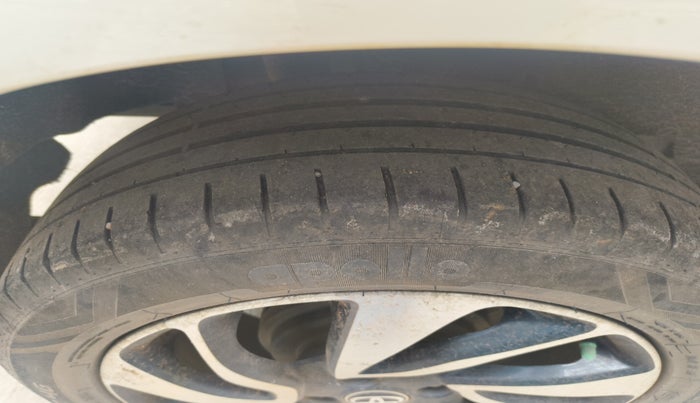 2021 Toyota Glanza V, Petrol, Manual, 73,852 km, tyre