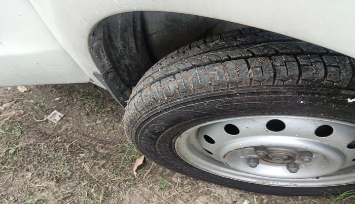 2013 Maruti Wagon R 1.0 LXI, Petrol, Manual, 68,161 km, tyre