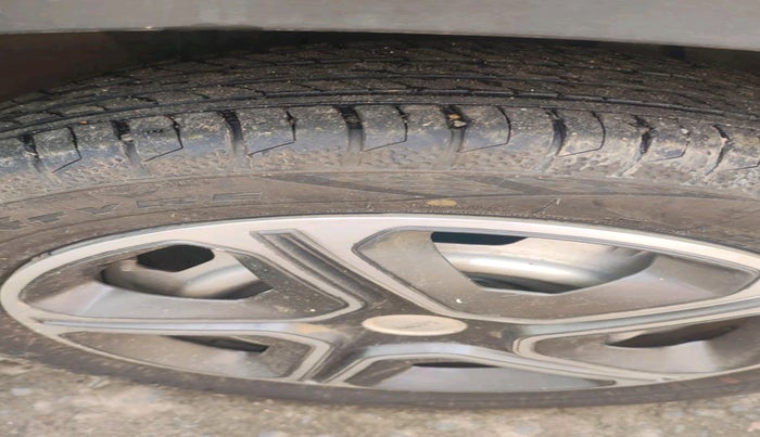 2022 Nissan MAGNITE XL, Petrol, Manual, 70,166 km, tyre
