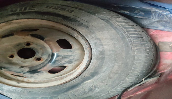 2017 Renault Kwid RXL, Petrol, Manual, 57,400 km, tyre