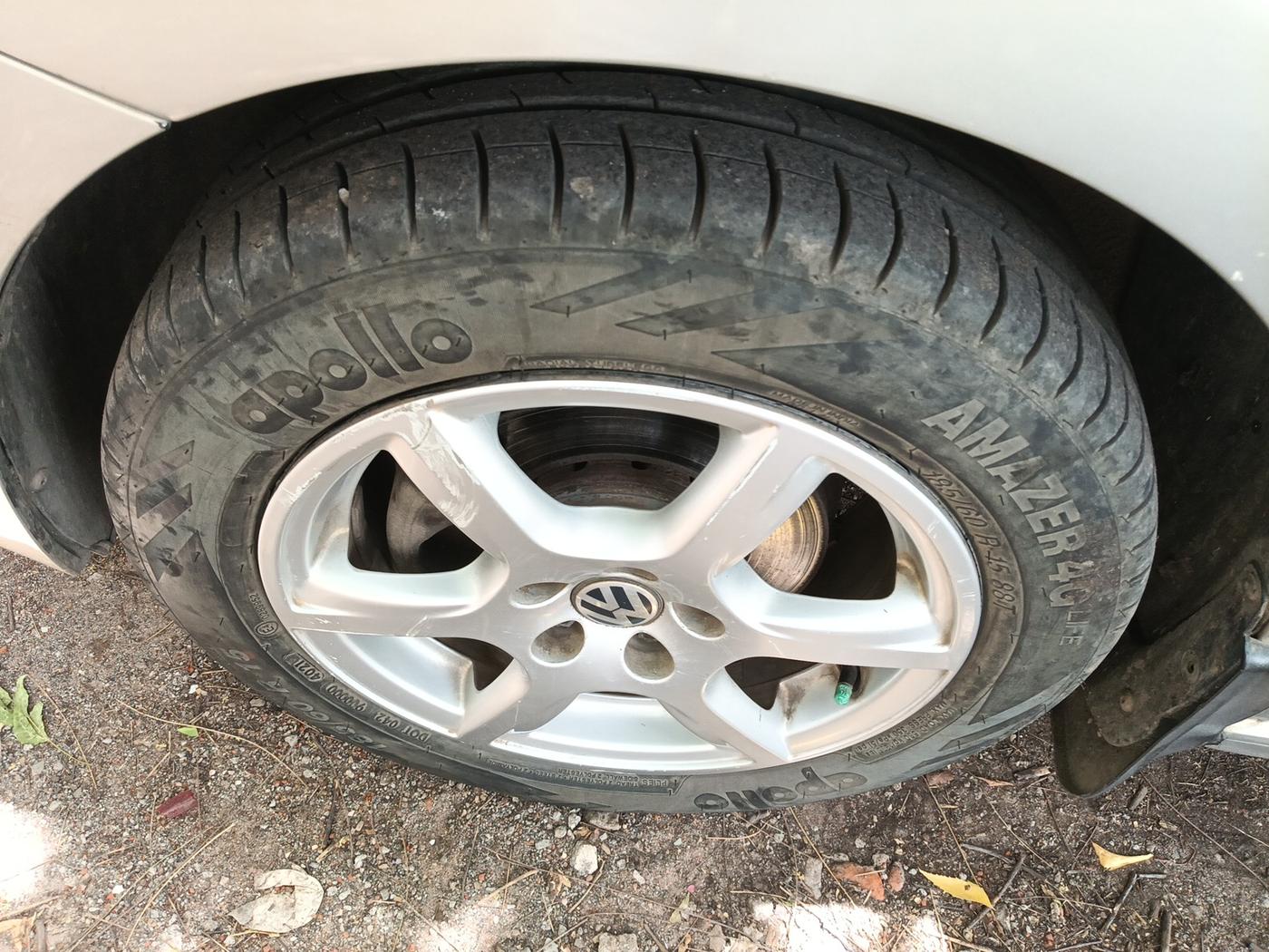 2013 Volkswagen Vento HIGHLINE DIESEL 1.6, Diesel, Manual, 1,02,141 km, tyre