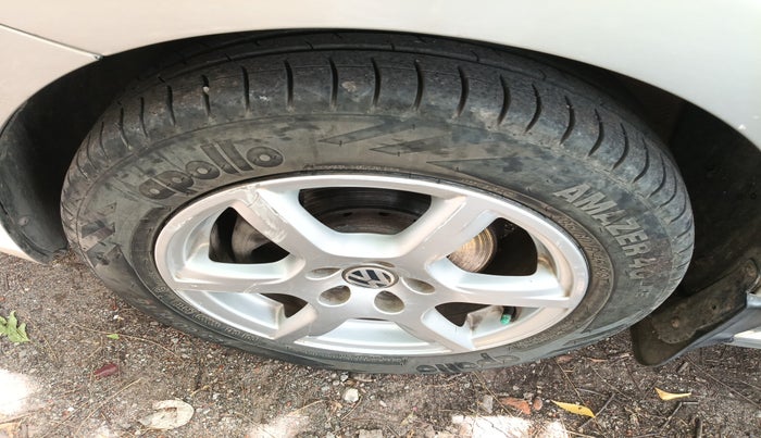 2013 Volkswagen Vento HIGHLINE DIESEL 1.6, Diesel, Manual, 1,02,141 km, tyre