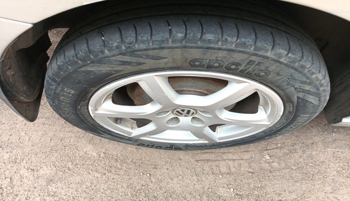 2013 Volkswagen Vento HIGHLINE DIESEL 1.6, Diesel, Manual, 1,02,141 km, tyre