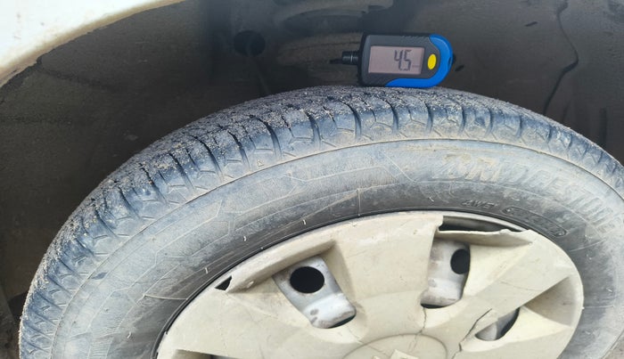 2015 Maruti Wagon R 1.0 LXI, Petrol, Manual, 1,07,604 km, tyre