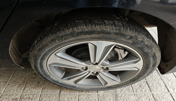2018 Hyundai Verna 1.6 VTVT SX O, Petrol, Manual, 1,15,088 km, tyre