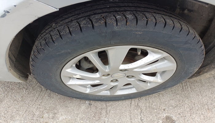 2012 Maruti Swift ZXI, Petrol, Manual, 1,31,318 km, tyre