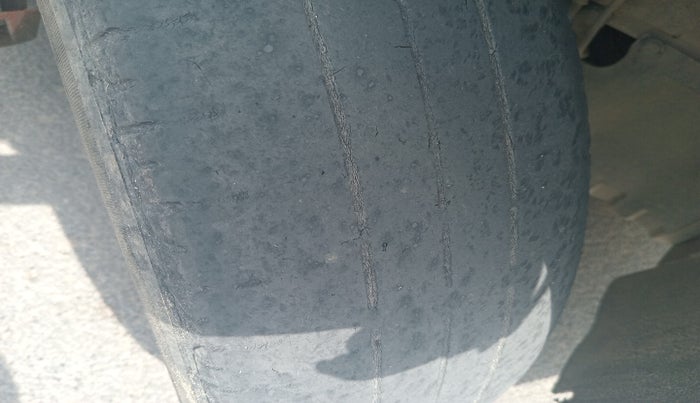 2012 Maruti Ertiga ZDI, Diesel, Manual, 1,32,483 km, tyre