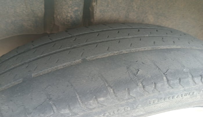 2012 Maruti Ertiga ZDI, Diesel, Manual, 1,32,483 km, tyre