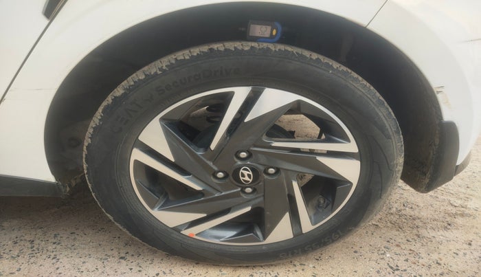 2022 Hyundai NEW I20 ASTA (O) 1.2 MT, Petrol, Manual, 71,398 km, tyre