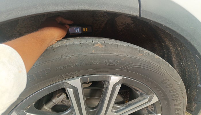 2025 Mahindra XUV700 AX 7 LUXURY D AWD AT 7 STR, Diesel, Automatic, 21,318 km, tyre