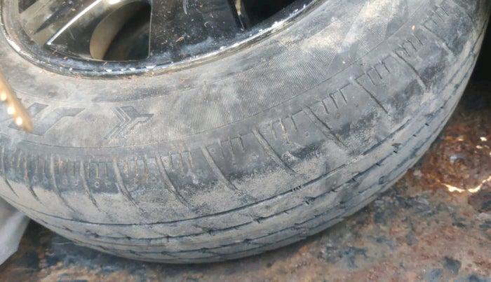 2010 Maruti Swift Dzire ZXI, Petrol, Manual, 82,523 km, tyre