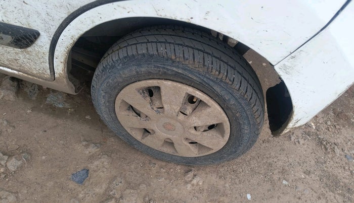 2016 Maruti Wagon R 1.0 LXI, Petrol, Manual, 3,70,614 km, tyre