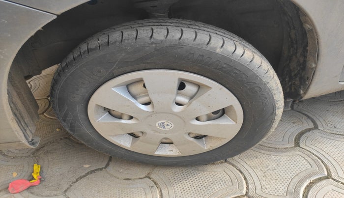 2011 Maruti Wagon R 1.0 LXI, Petrol, Manual, 1,11,232 km, tyre
