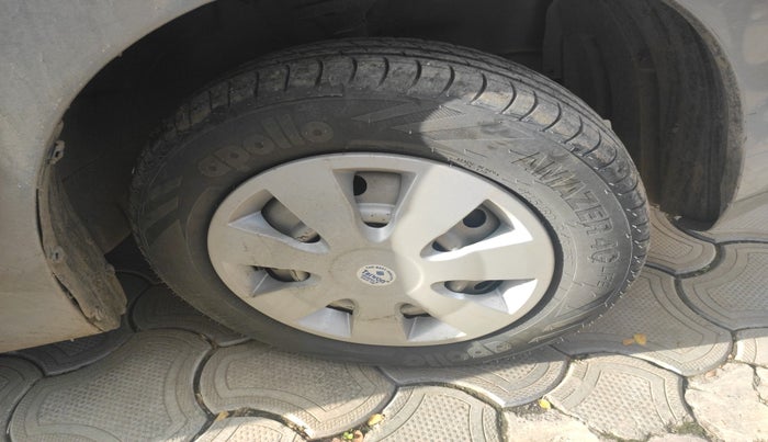 2011 Maruti Wagon R 1.0 LXI, Petrol, Manual, 1,11,232 km, tyre