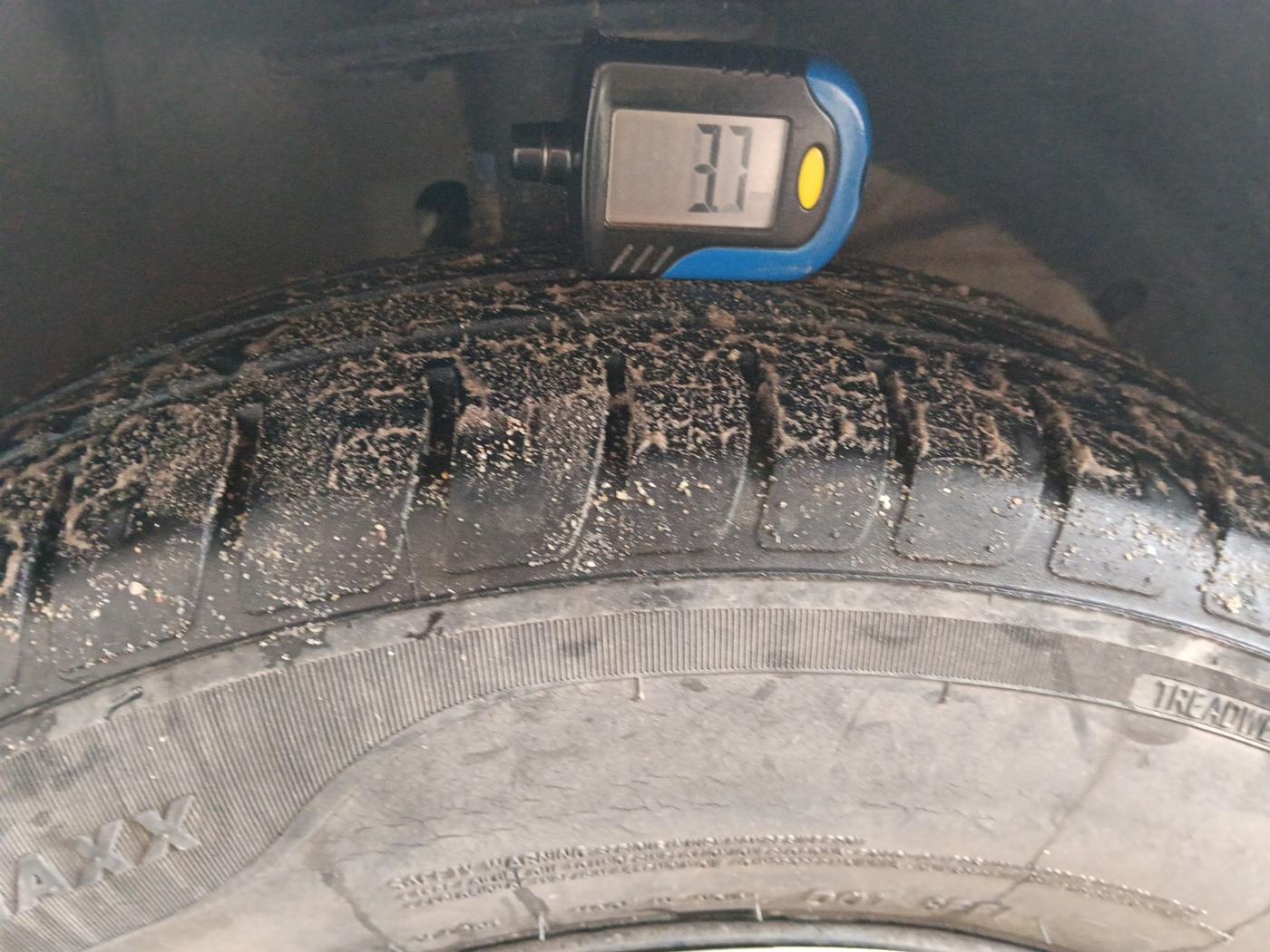 2020 Maruti Dzire VXI, Petrol, Manual, 31,860 km, tyre
