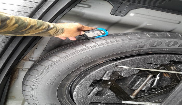 2015 Hyundai Creta SX PLUS 1.6 PETROL, Petrol, Manual, 67,948 km, tyre