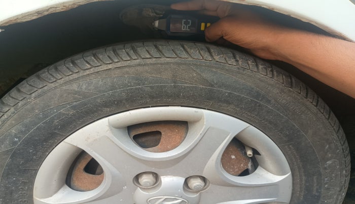 2011 Hyundai Accent EXECUTIVE, Petrol, Manual, 1,27,645 km, tyre