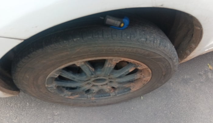 2011 Maruti Swift VXI, Petrol, Manual, 1,25,978 km, tyre