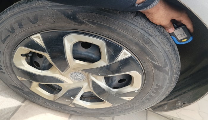 2017 Maruti Ciaz DELTA 1.4 MT PETROL, Petrol, Manual, 53,617 km, tyre