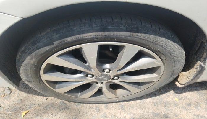 2016 Hyundai Verna 1.6 VTVT SX AT, Petrol, Automatic, 56,560 km, tyre