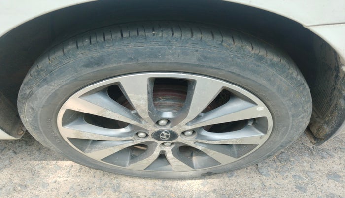 2016 Hyundai Verna 1.6 VTVT SX AT, Petrol, Automatic, 56,560 km, tyre