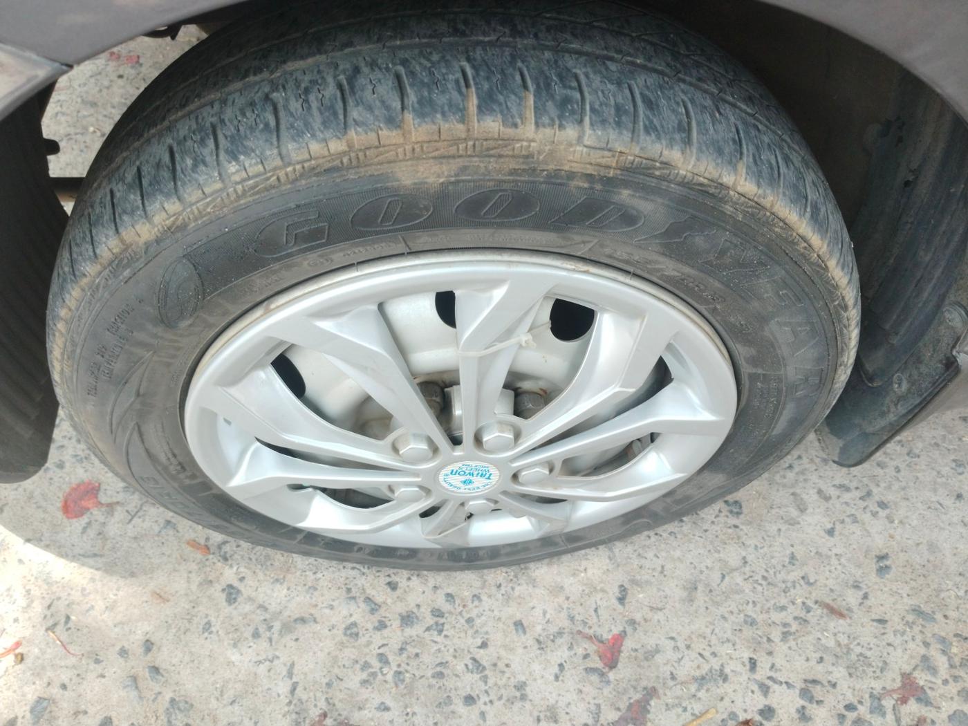 2018 Hyundai Eon ERA +, Petrol, Manual, 22,000 km, tyre