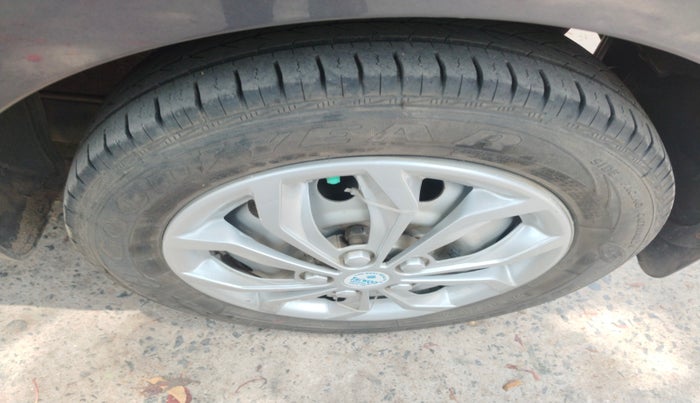 2018 Hyundai Eon ERA +, Petrol, Manual, 21,877 km, tyre