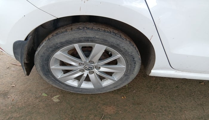2015 Volkswagen Polo HIGHLINE1.2L, Petrol, Manual, 50,093 km, tyre
