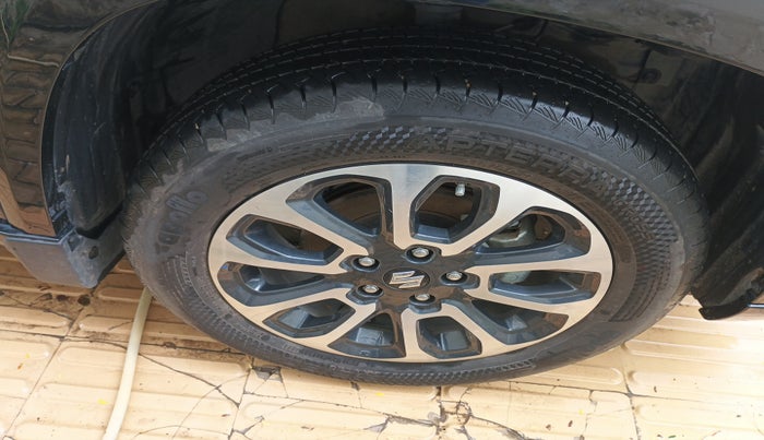 2023 Maruti Grand Vitara ALPHA SMART HYBRID AT, Petrol, Automatic, 21,292 km, tyre