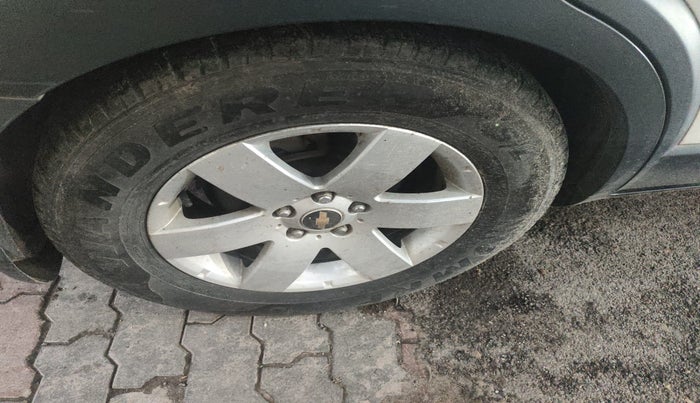 2010 Chevrolet Captiva LTZ AWD AT, Diesel, Automatic, 1,46,514 km, tyre