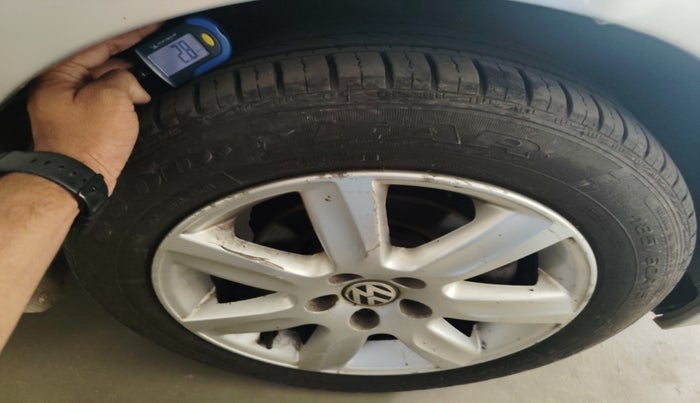 2011 Volkswagen Vento HIGHLINE 1.6 MPI, Petrol, Manual, 59,756 km, tyre