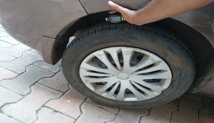 2015 Maruti Ertiga VXI CNG, Petrol, Manual, 93,816 km, tyre
