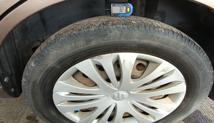 2015 Maruti Ertiga VXI CNG, Petrol, Manual, 1,36,879 km, tyre