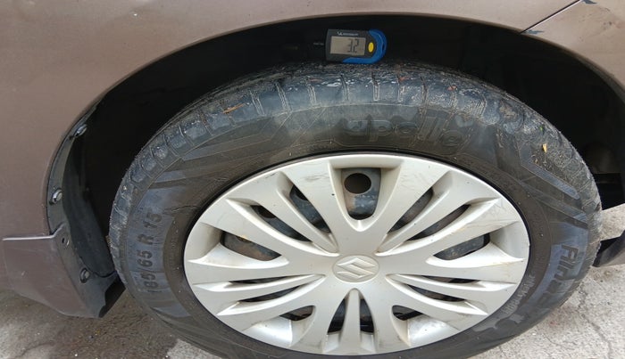 2015 Maruti Ertiga VXI CNG, Petrol, Manual, 1,36,879 km, tyre