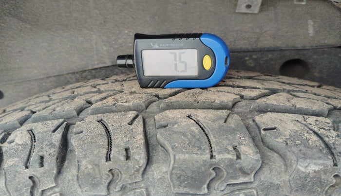 2011 Ford Endeavour 3.0L 4X2 AT, Diesel, Automatic, 1,05,714 km, tyre