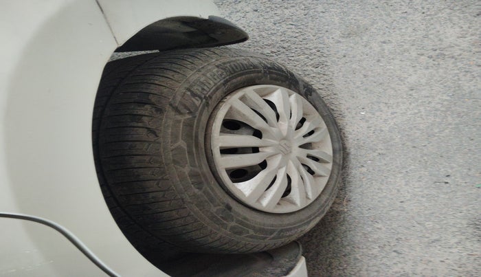 2018 Maruti Dzire VDI, Diesel, Manual, 52,518 km, tyre