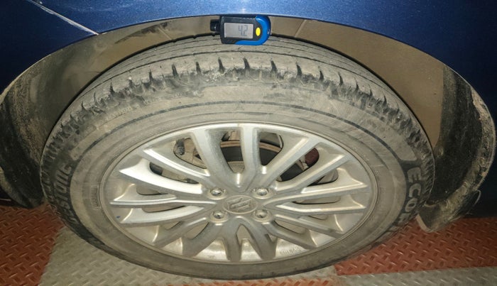 2017 Maruti Dzire ZXI, Petrol, Manual, 33,339 km, tyre