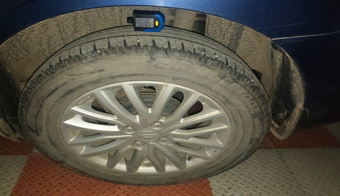 2017 Maruti Dzire ZXI, Petrol, Manual, 33,339 km, tyre