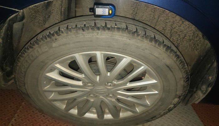 2017 Maruti Dzire ZXI, Petrol, Manual, 33,339 km, tyre