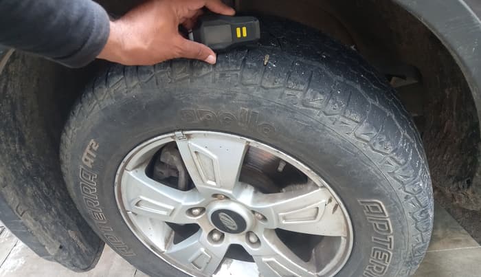 2014 Mahindra XUV500 W8, Diesel, Manual, 80,244 km, tyre