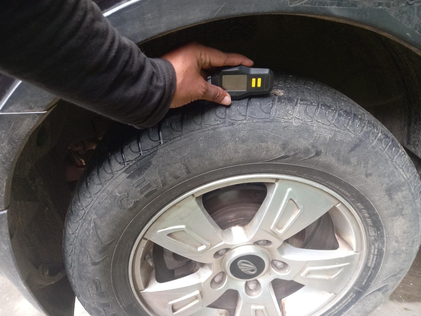 2014 Mahindra XUV500 W8, Diesel, Manual, 80,244 km, tyre