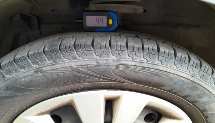 2013 Maruti Swift Dzire VXI, Petrol, Manual, 1,42,990 km, tyre