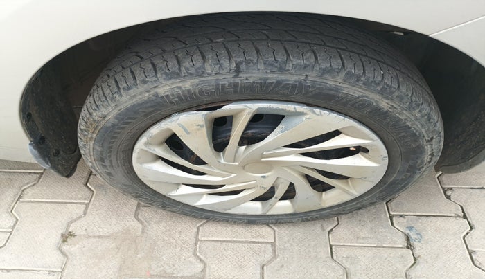 2019 Maruti Swift LXI, Petrol, Manual, 1,04,018 km, tyre