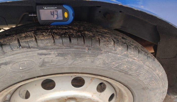 2013 Hyundai Eon ERA + LPG, Petrol, Manual, 1,13,882 km, tyre