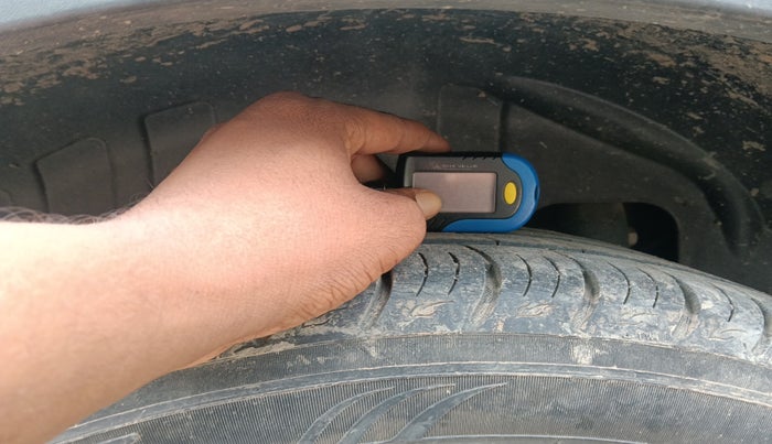 2021 Mahindra XUV300 W8 (O) 1.2 PETROL, Petrol, Manual, 22,761 km, tyre